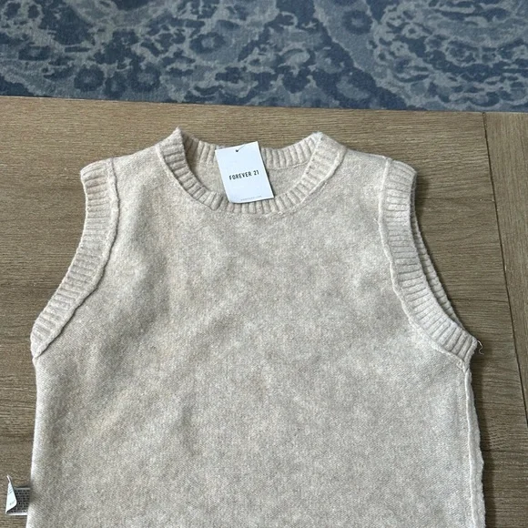 Forever 21 cropped sweater vest size large NWT - Picture 6 of 6